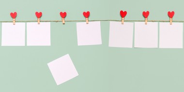 Illustratie van blaadjes aan een waslijn