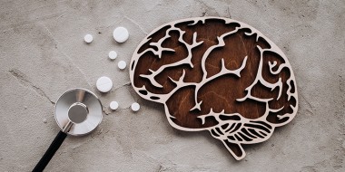 Illustratie van hersenen en pillen